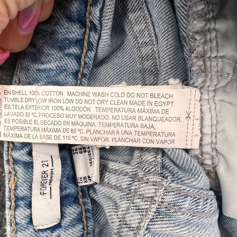 Forever 21 Premium Women Distressed High‎ Rise Mom Jeans Light Wash Size 26